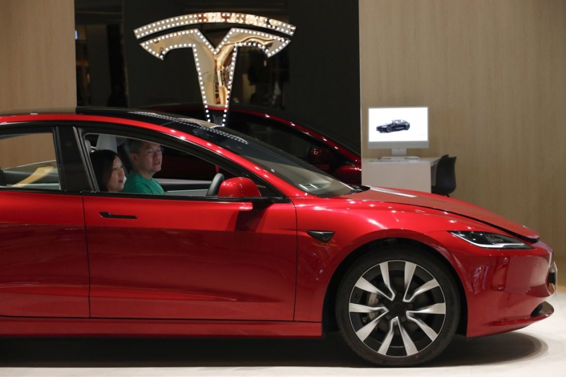 Podjetje Tesla se je s poravnavo glede nesreče inženirja izognilo sojenju