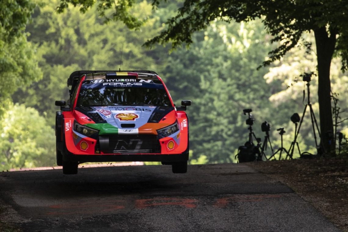 Neuville in Evans izenačena po prvem dnevu na Hrvaškem