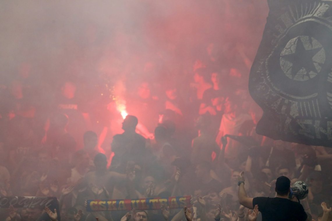 Navijači prekinili finale Partizan - Crvena zvezda