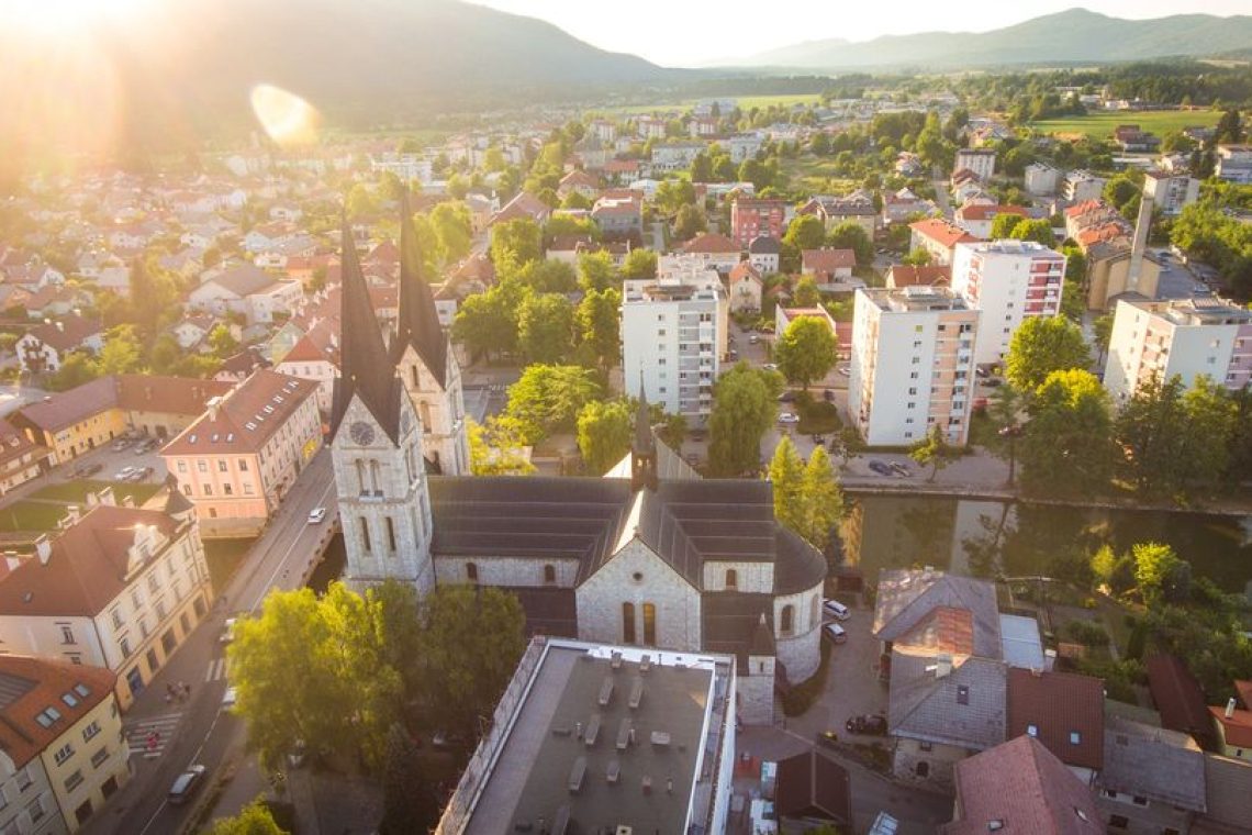 Občina Kočevje za izvajanje oskrbe na domu ustanovila javni zavod 