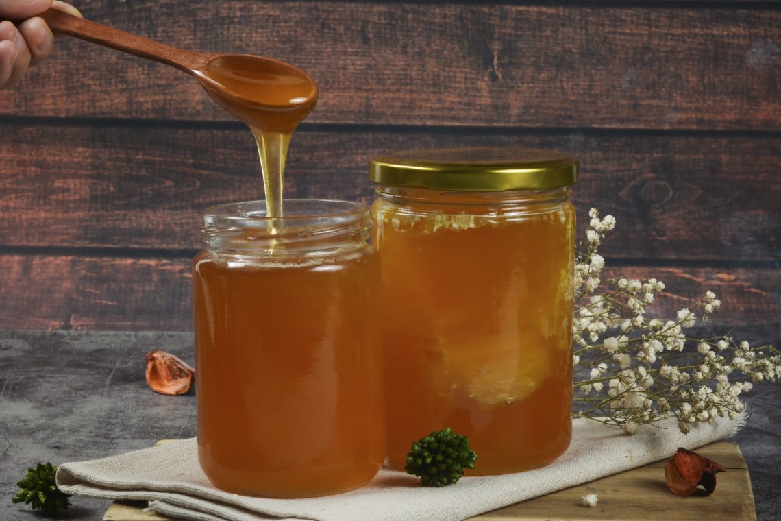 Čebelarji pozvali k bojkotu nakupa ponarejenega medu