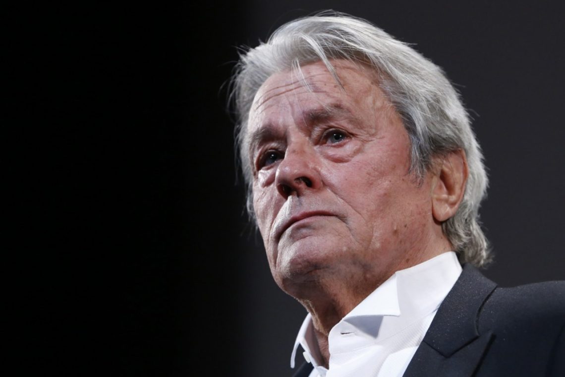 Umrl kultni francoski igralec Alain Delon