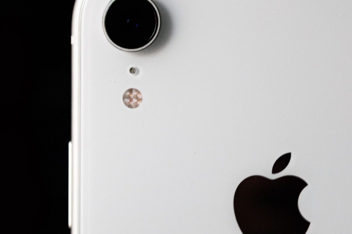 Apple je sinoči spregovoril slovensko