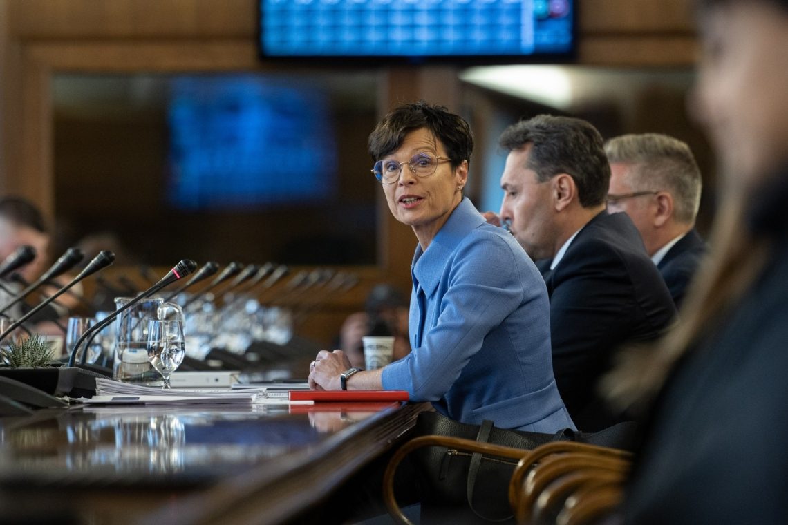 Pristojni odbor DZ podprl kandidaturo Kos za evropsko komisarko