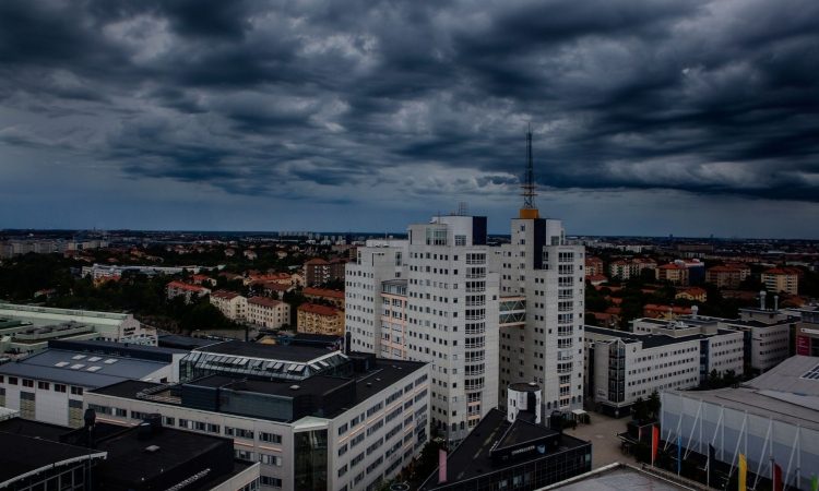 Ericsson v četrtletju z nižjimi prihodki in višjim dobičkom