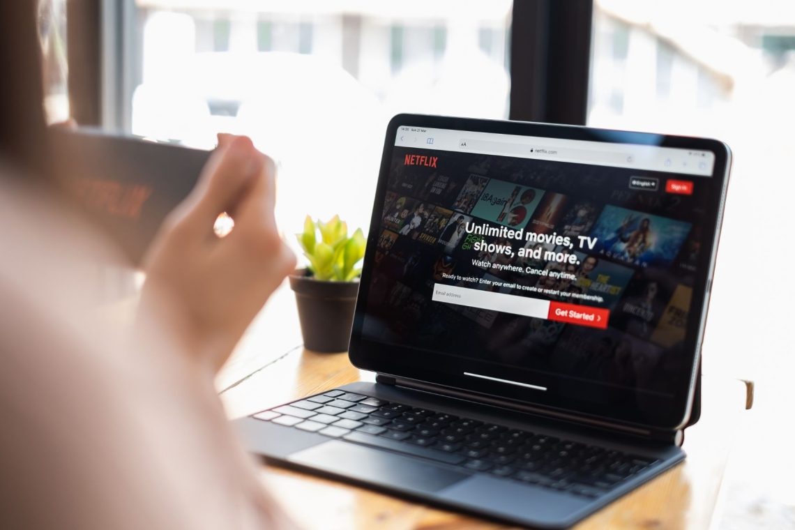 Netflix kljub počasnejši rasti števila novih naročnikov presegel pričakovanja Wall Streeta