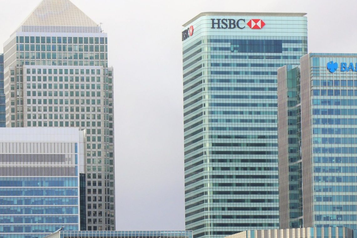 HSBC napovedal razdelitev na vzhodno in zahodno enoto