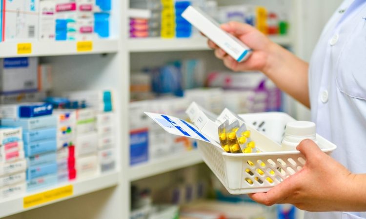 Pomanjkanje farmacevtov v lekarnah kliče po nujnih ukrepih