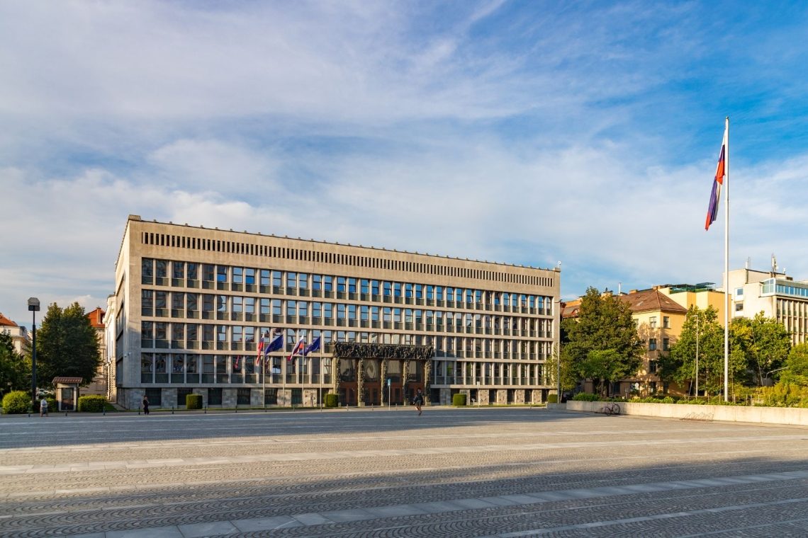 Poslanci danes znova o preimenovanju praznika vrnitve Primorske k matični domovini