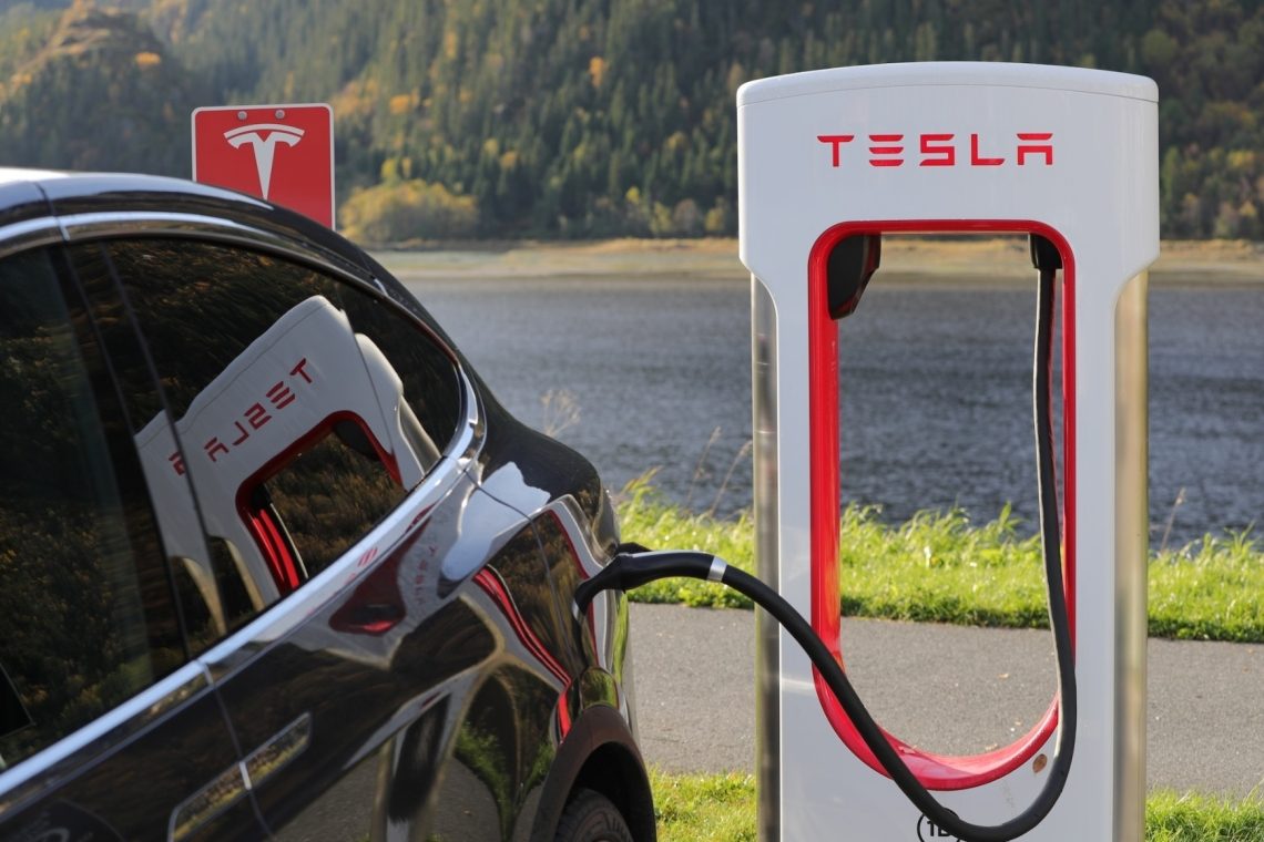 Tesla v tretjem četrtletju z rastjo dobička