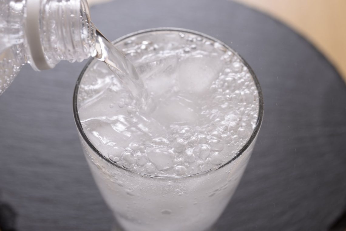 Največja zmota je, da gazirana voda škoduje zobem