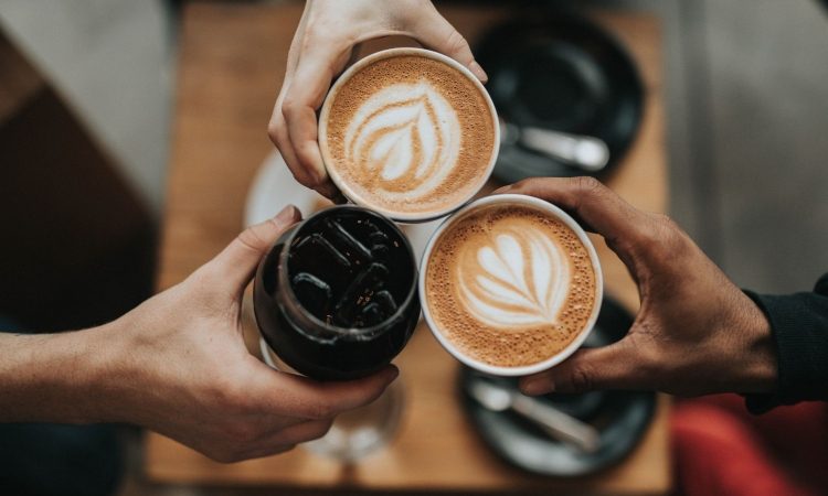 Pitje kave vsako jutro lahko koristi zdravju prebavnega trakta