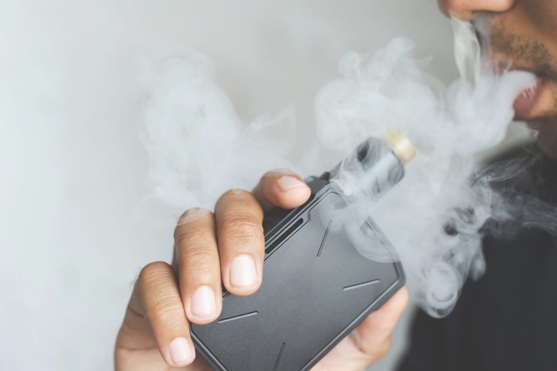 Elektronske cigarete in najstniki povzročajo zdravstvene nevarnosti, ki se jih premalo zavedamo