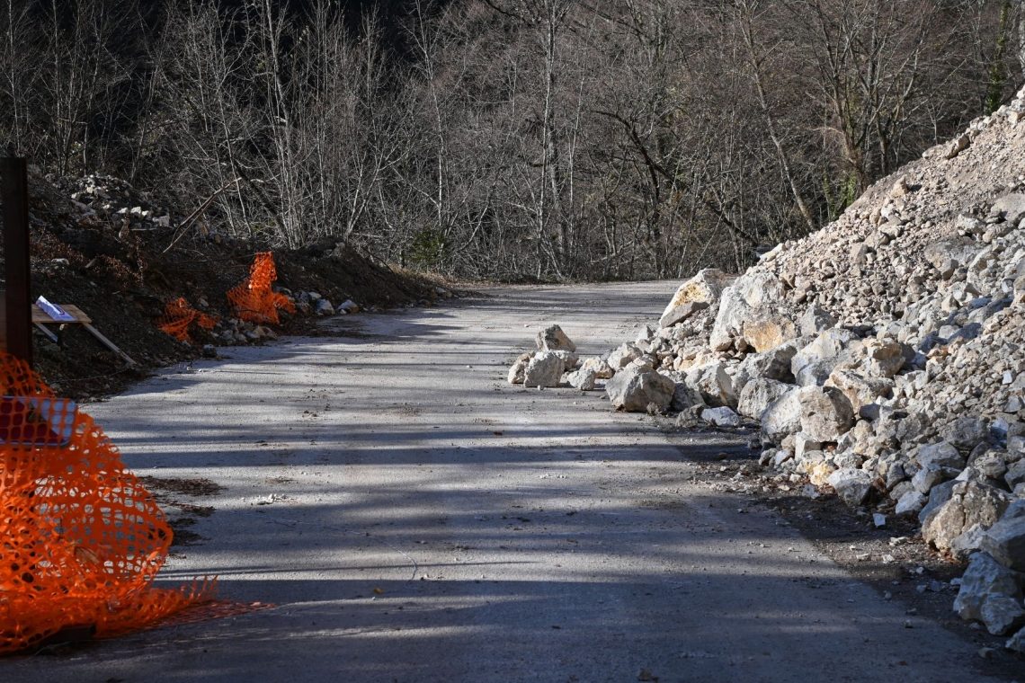 Sanacija nevarnega odseka skale Beli pesek na Bohorju