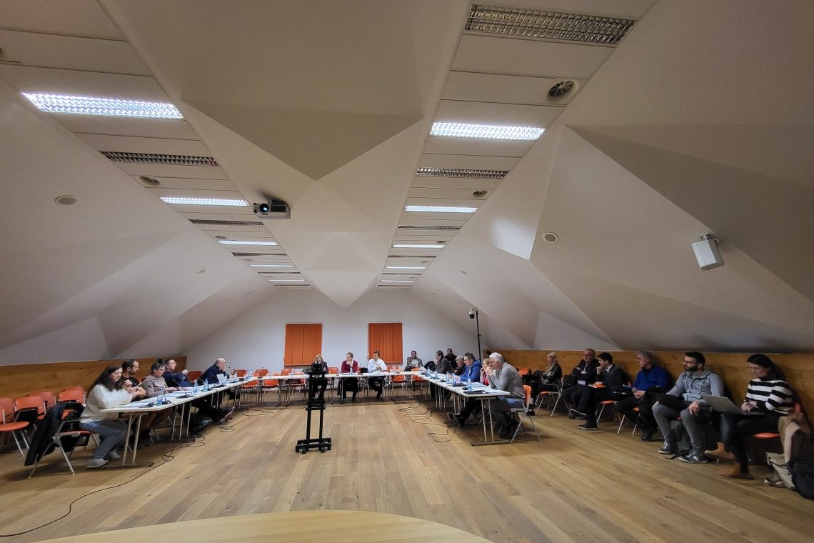 Razprava na občinskem svetu Bovca o ključnih vprašanjih občine