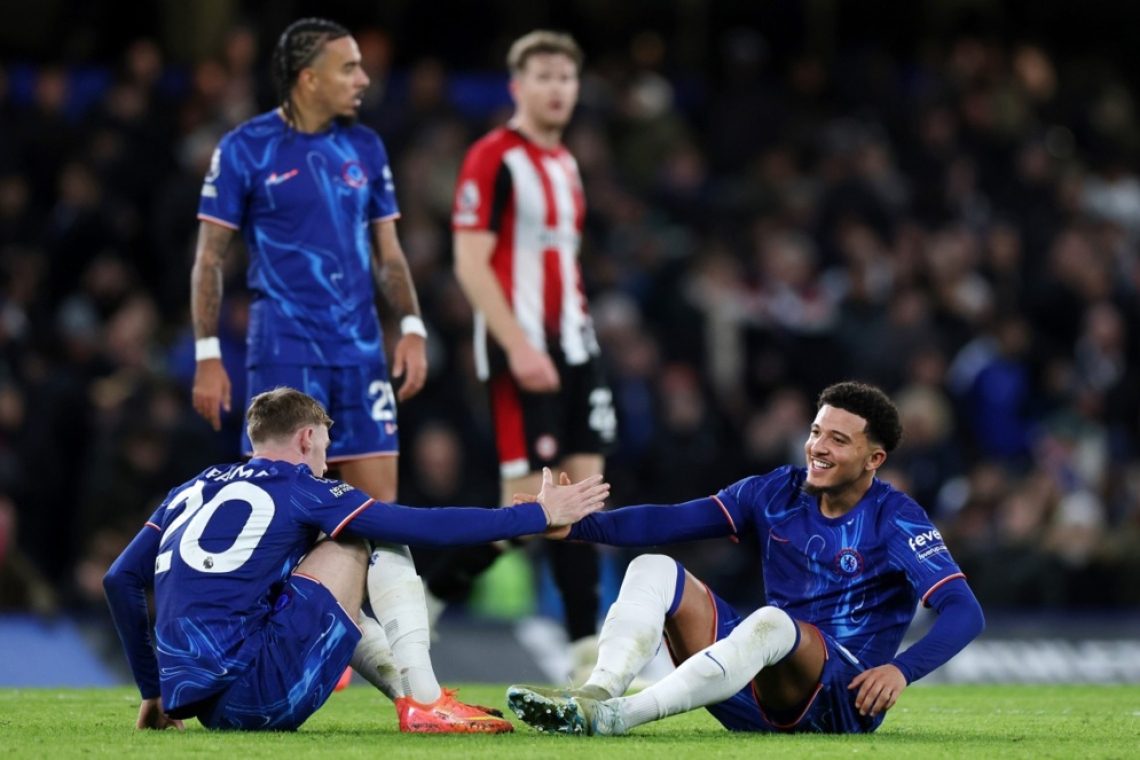 Chelsea le še dve točki za Liverpoolom