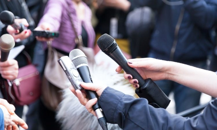 Srbija z vohunsko programsko opremo nadzoruje novinarje in aktiviste