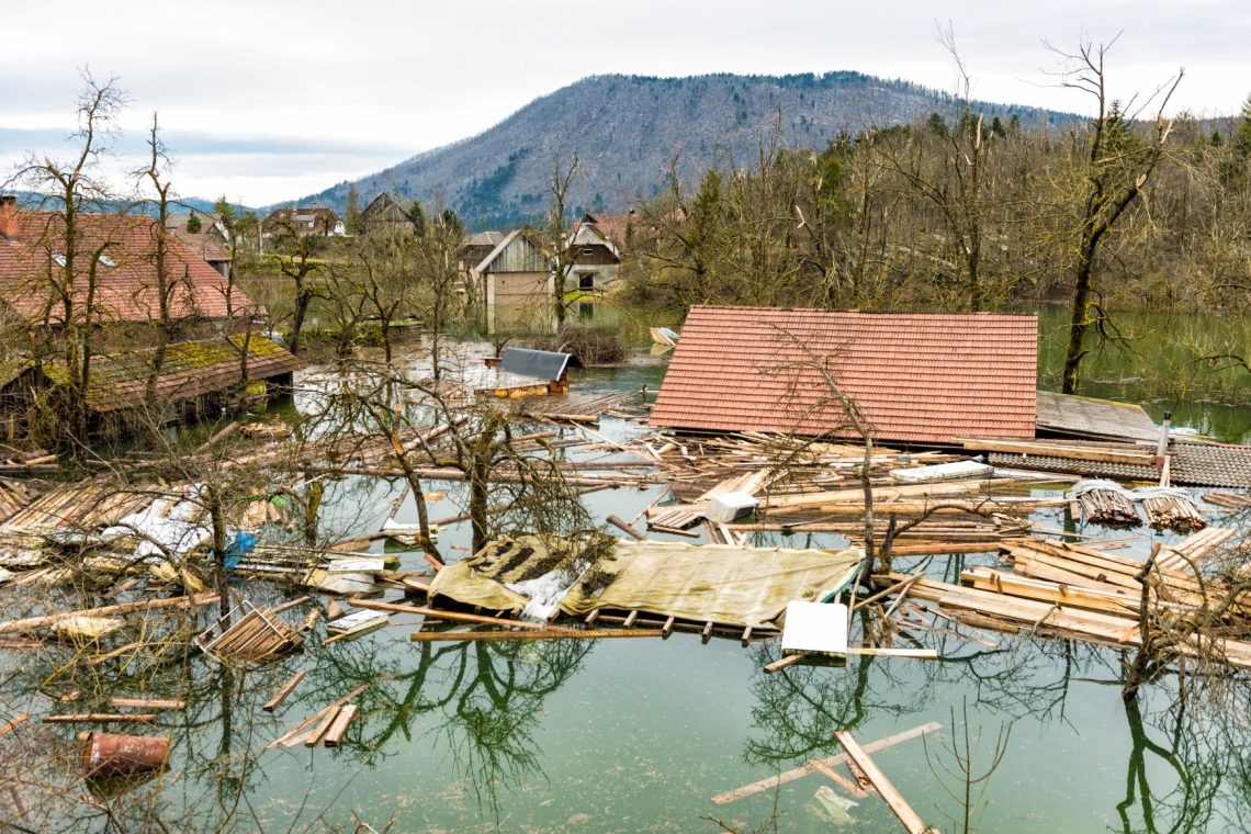 Nakazanih še 338 tisoč evrov predplačil lastnikom v poplavah poškodovanih stanovanj in hiš