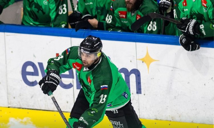 Hokejisti ljubljanske Olimpije so v gosteh izgubili proti KAC Celovcu z 1:3