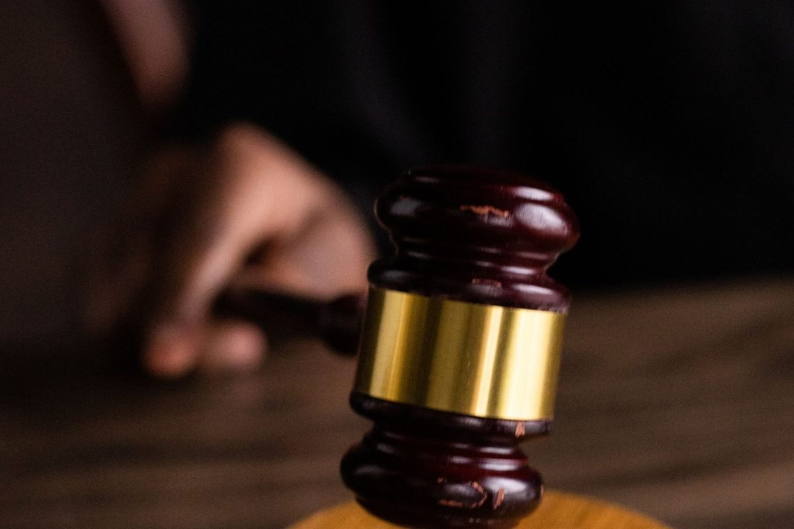 Za umor matere štirih otrok storilki po priznanju 28 let zapora