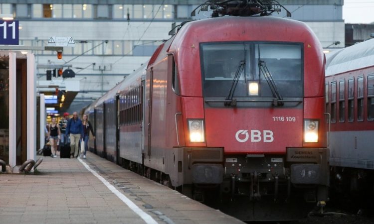 Avstrijske železnice iščejo na tisoče delavcev
