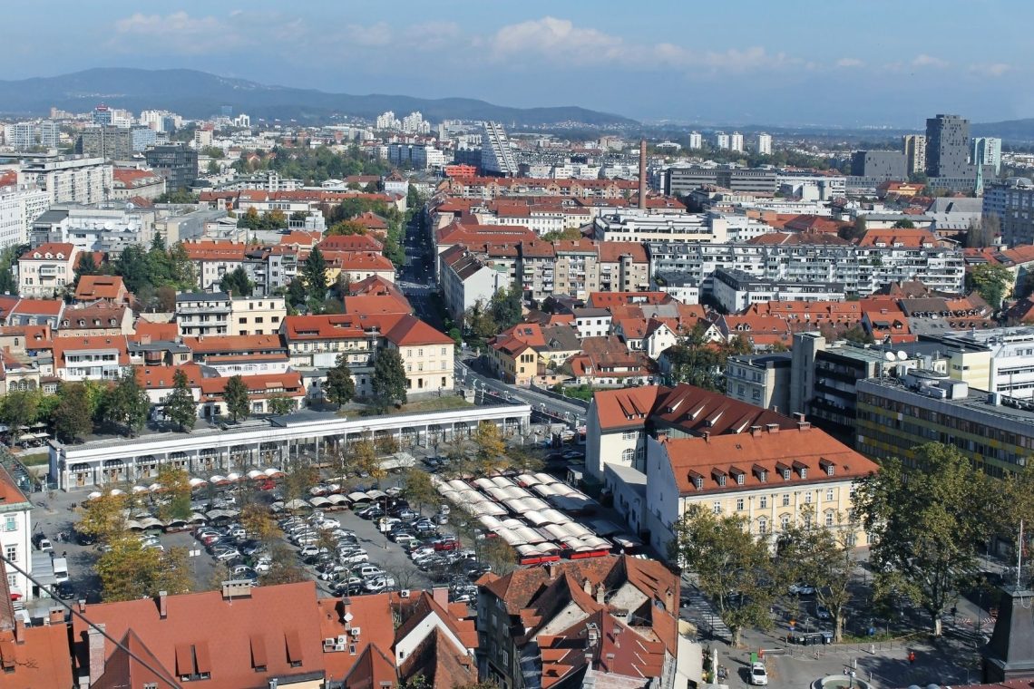 V Ljubljani 31. januarja ukinjajo parkirišče pred Križankami