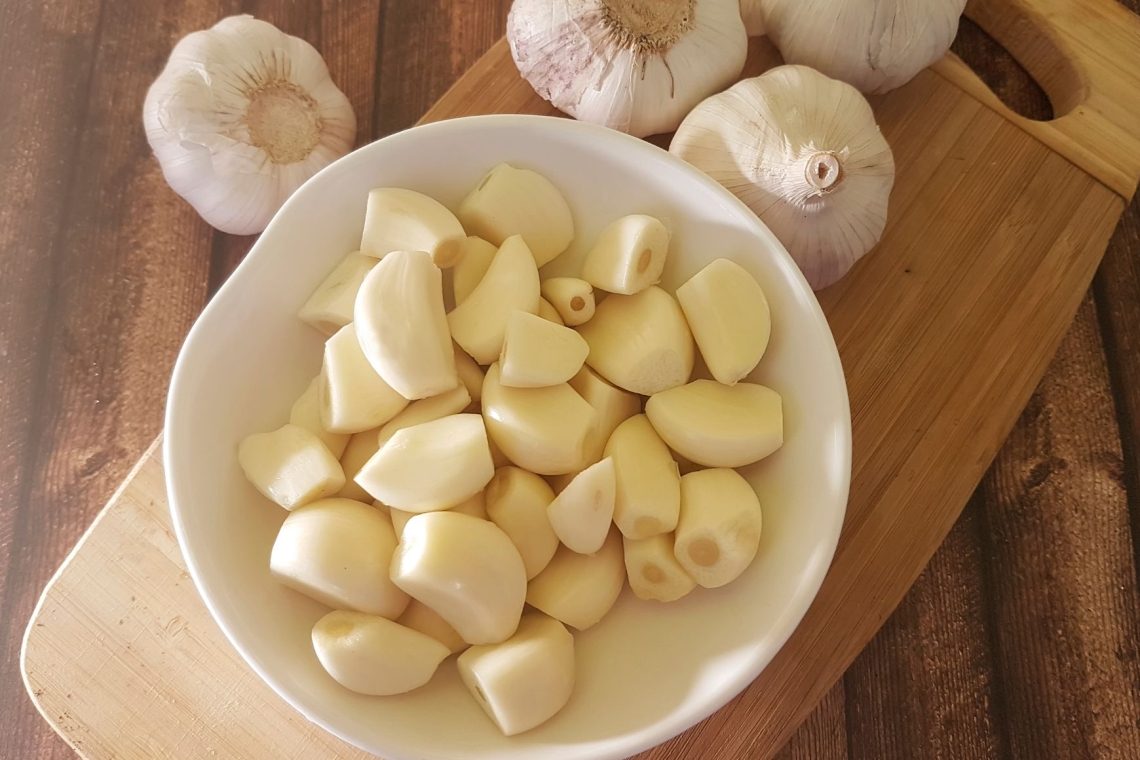 Prekomerno uživanje česna lahko povzroči neželene učinke