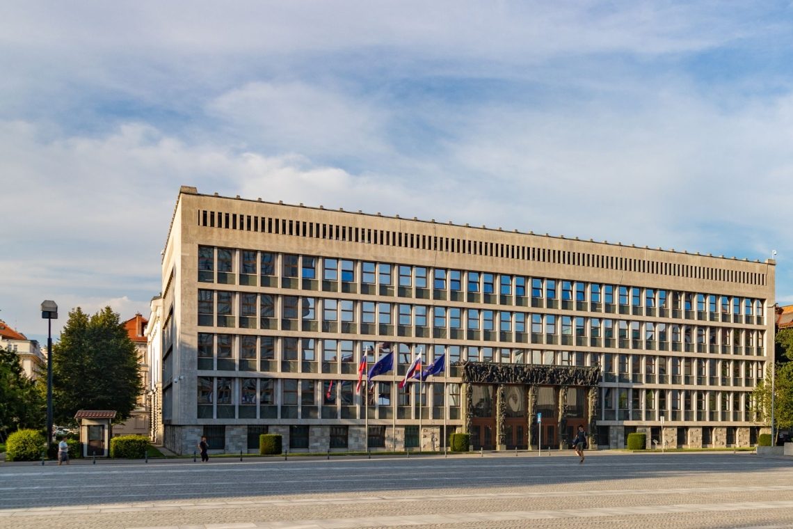 Hyundai z rekordnimi naložbami v Južni Koreji za razvoj električnih vozil in umetne inteligence