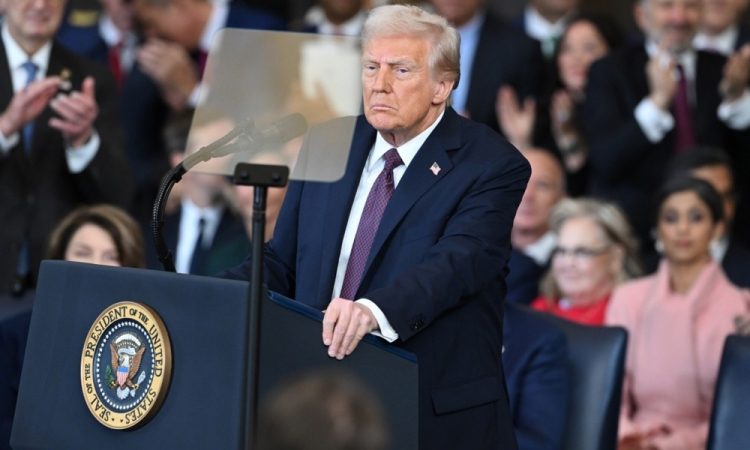 Trump v govoru ob inavguraciji: Začenja se zlata doba Amerike