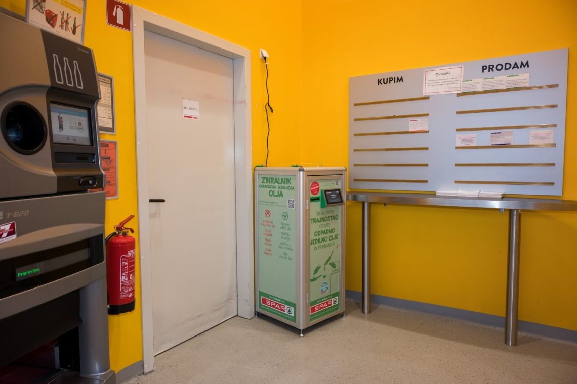 Spar Slovenija postavil zbiralnike za odpadno jedilno olje v šest trgovin