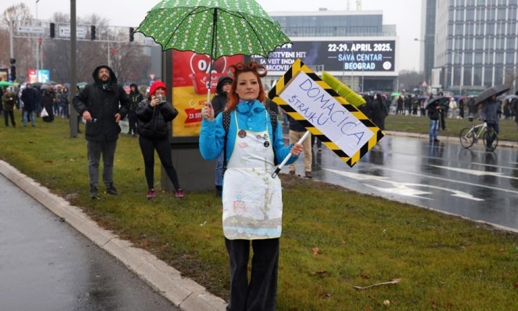 Študenti napovedali blokado Autokomande v Beogradu