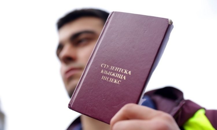 Pred blokado mostov v Novi Sad prispeli beograjski študenti