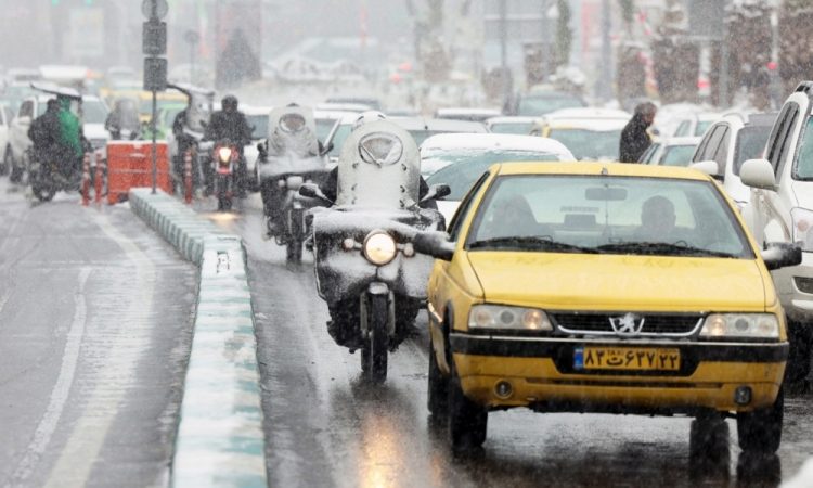 Hude zmrzali v Iranu povzročile zaprtje šol in javnih ustanov