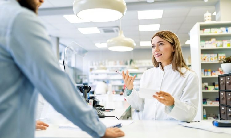 Lekarniška zbornica ob svetovnem dnevu bolnikov poudarja vlogo farmacevtov