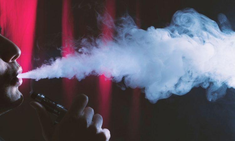 Hongkong uvaja popolno prepoved elektronskih cigaret na javnih mestih