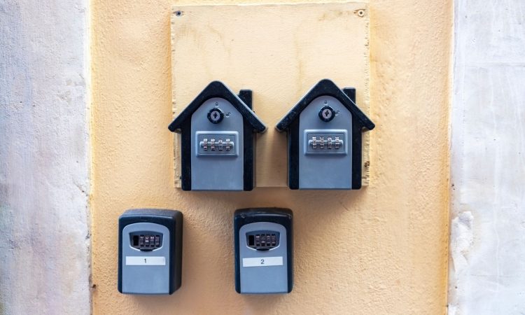 V Firencah prepovedali škatlice za ključe apartmajev