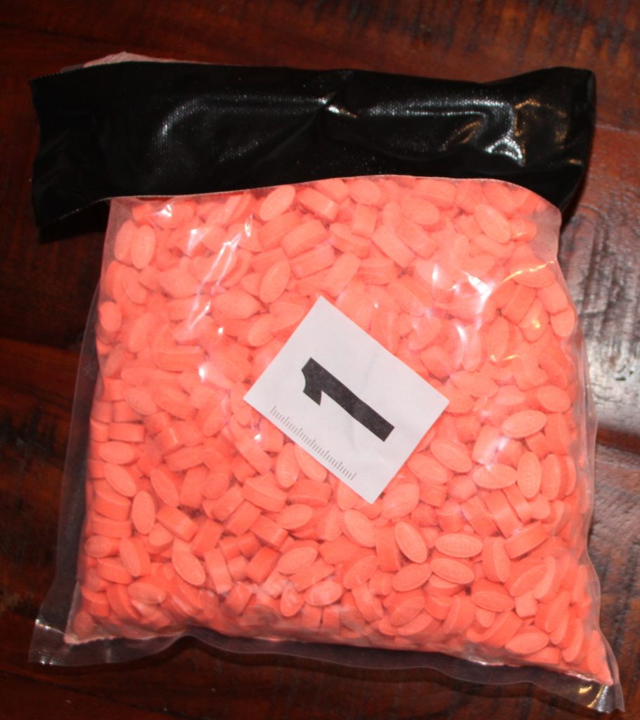 Policisti 47-letniku zasegli več kot 1500 tablet prepovedane droge