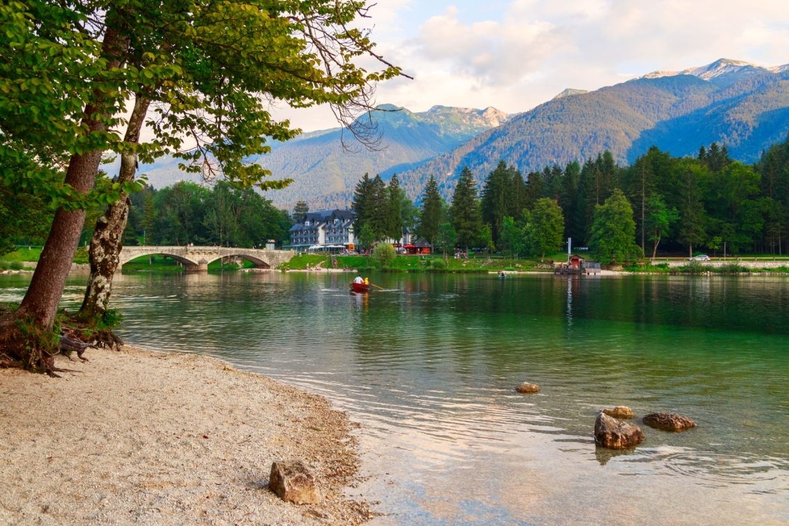 Na Bohinjskem jezeru prepoved uporabe desk na pomožni pogon