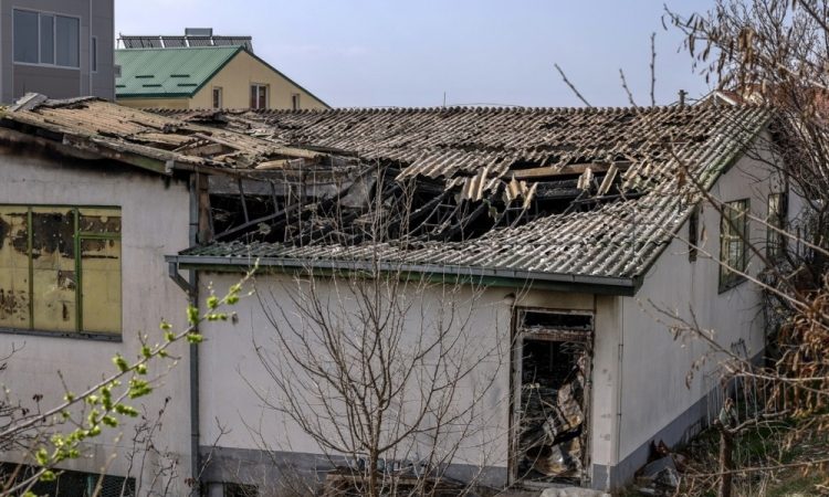Požar v diskoteki v Kočanih terjal 51 življenj, več kot 100 ranjenih