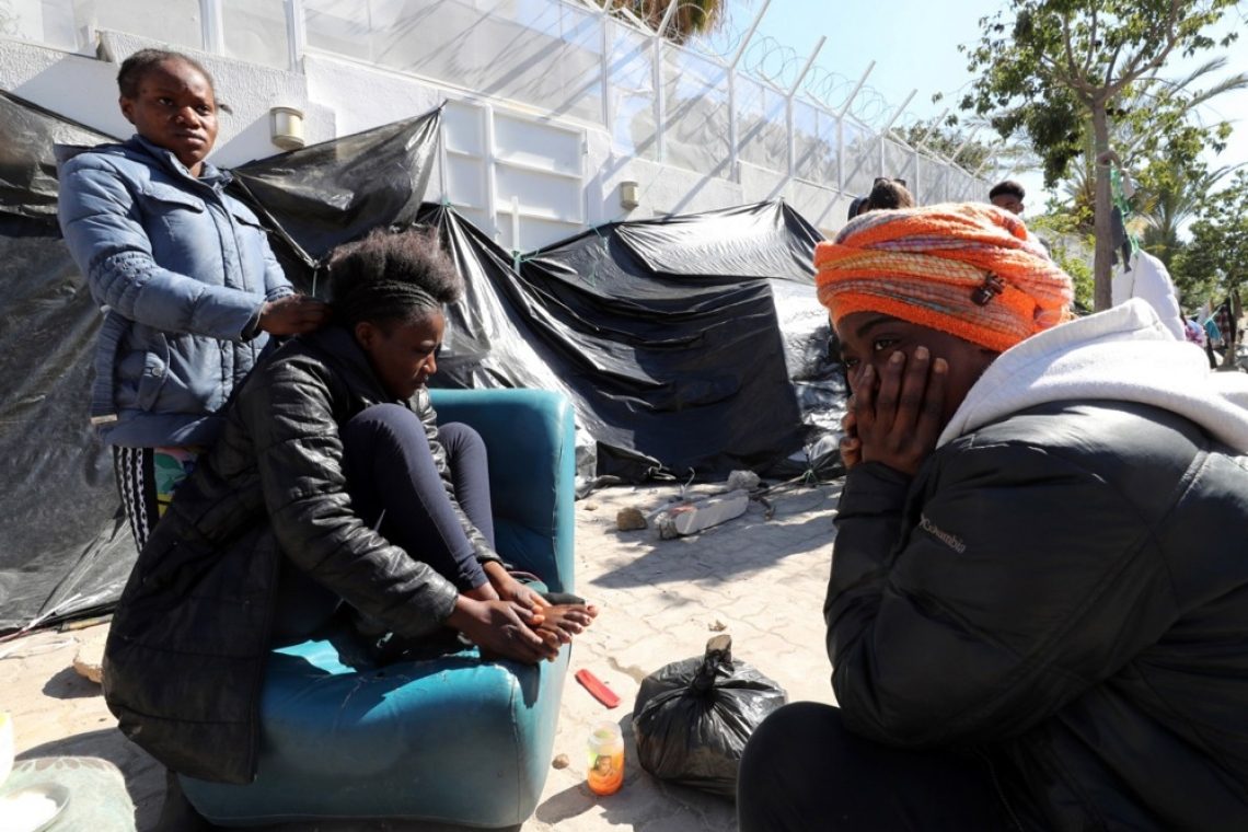 Pred obalo Tunizije rešili 612 migrantov, našli 18 trupel