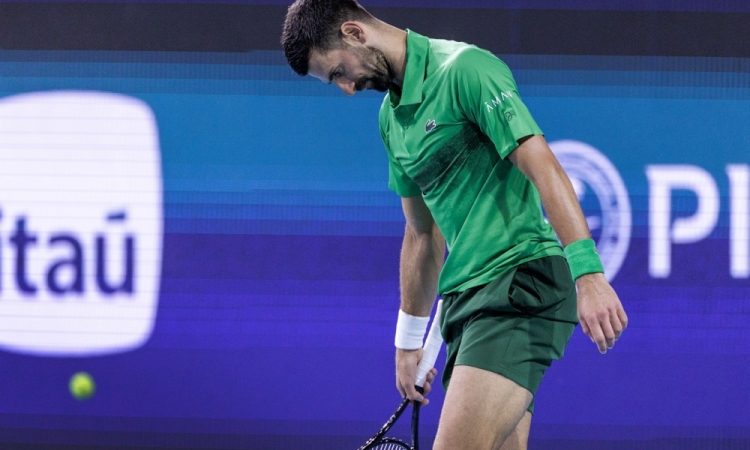 Đoković po porazu v Miamiju ostal peti, Menšiku skok za 30 mest