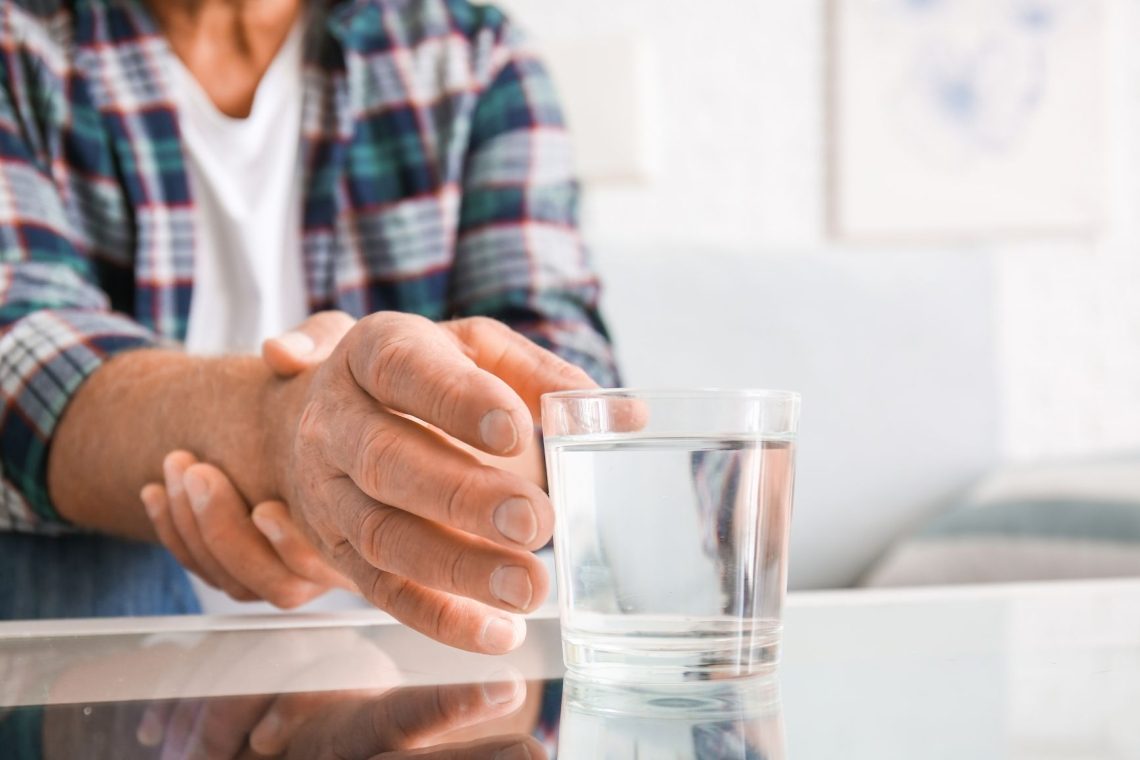 Ob svetovnem dnevu Parkinsonove bolezni opozorila na dolge čakalne dobe in pomen celostne obravnave