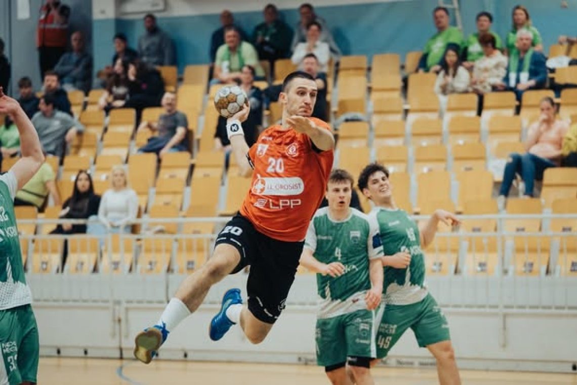 Rokometaši LL Grosist Slovana so v gosteh premagali Krko s 33:26 (18:15).