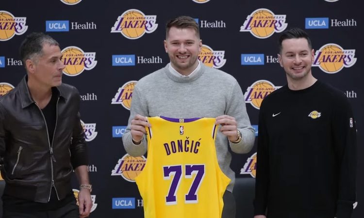 Dončićevi dresi najbolj prodajani v NBA
