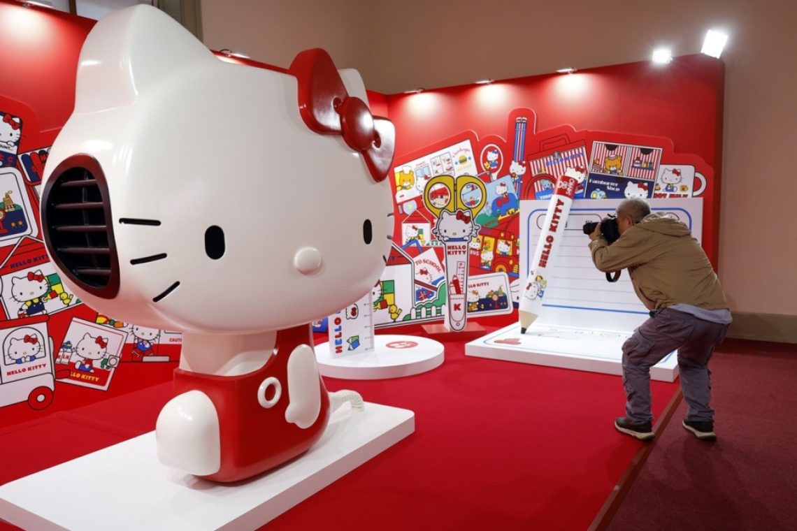 Hello Kitty kot simbol popkulturne preobrazbe Japonske po drugi svetovni vojni