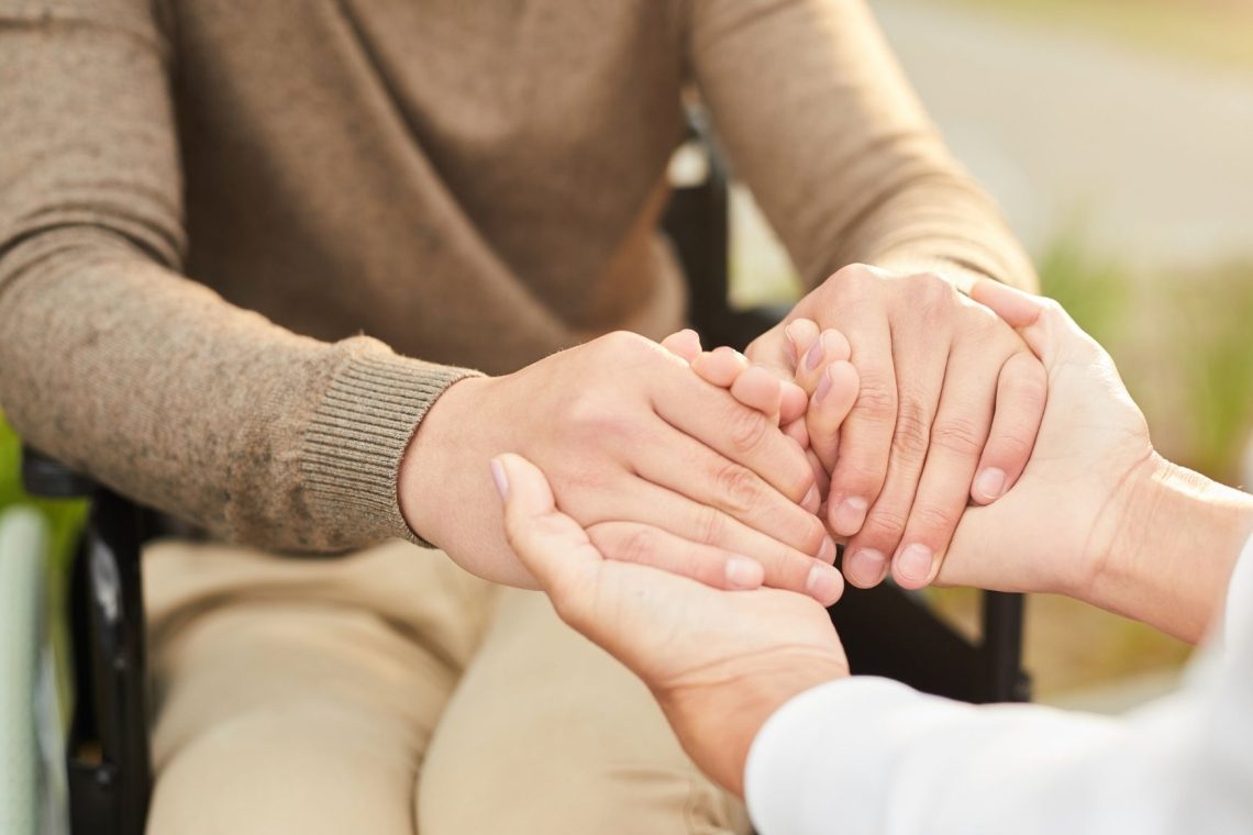 Ministrstvo za solidarno prihodnost pripravlja prenovo Zakona o socialnem varstvu