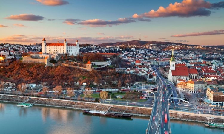 Slovaški parlament sprejel sporni zakon o financiranju nevladnih organizacij