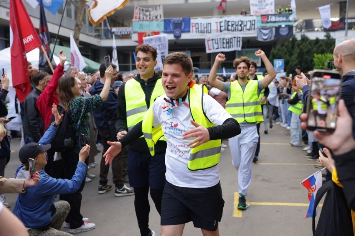 Srbski študenti prekinili blokado javne televizije RTS