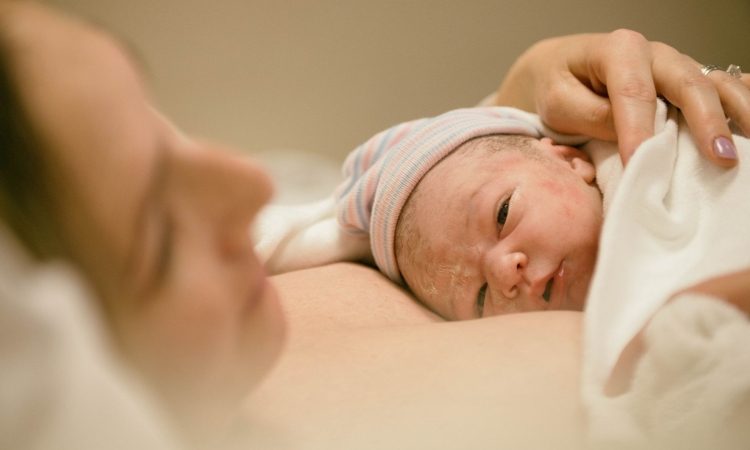 Babice ob mednarodnem dnevu opozarjajo na svojo vlogo v kriznih razmerah