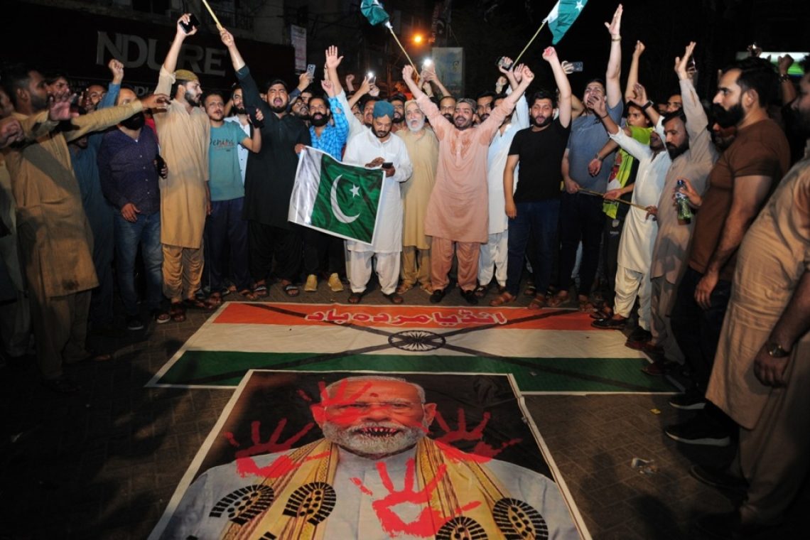 Indija in Pakistan znova v spopadih
